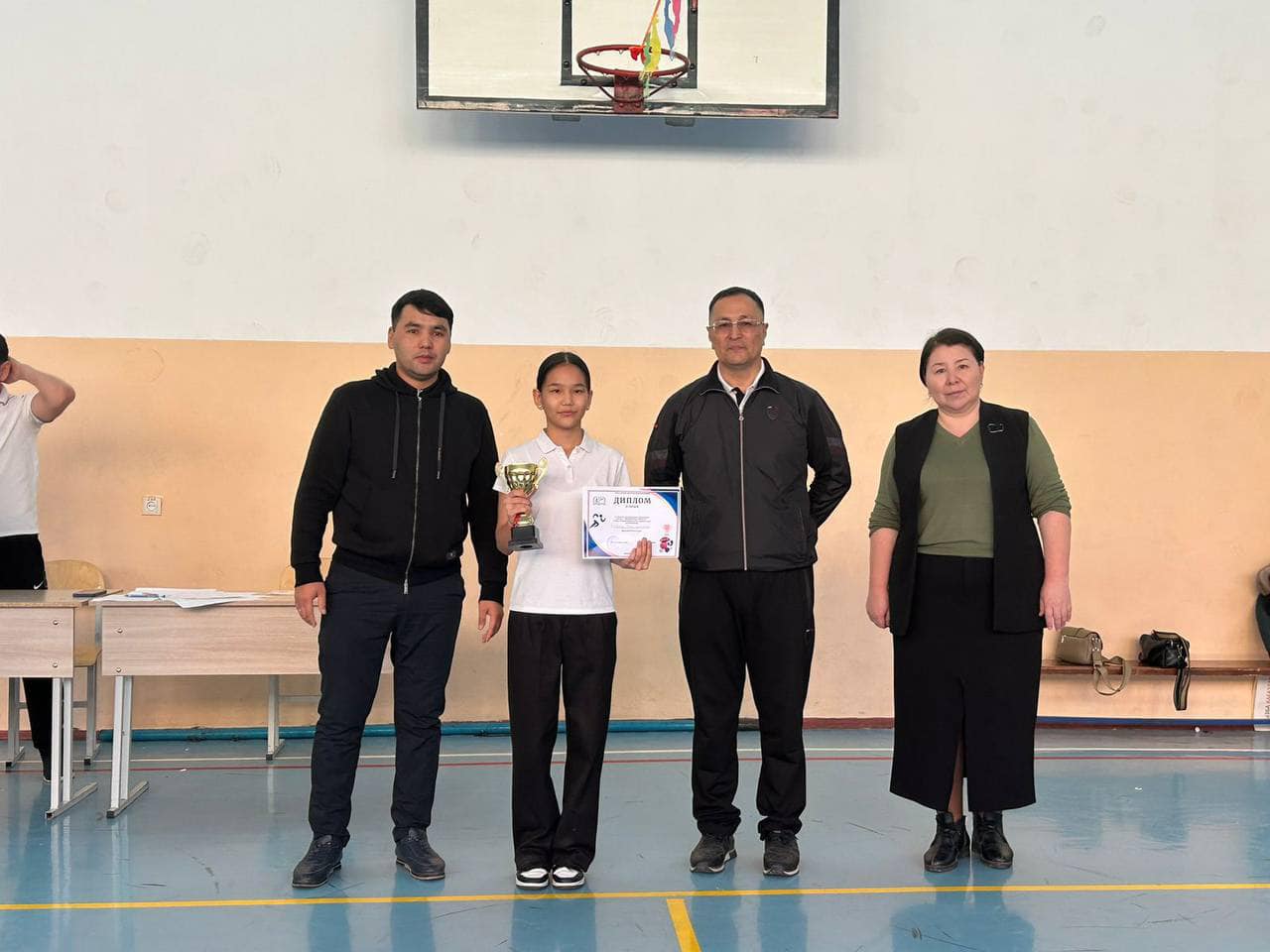 Эстафетные игры среди учащихся 7 классов